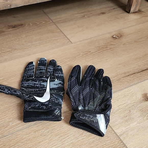 Nike Other - Nike football gloves, large